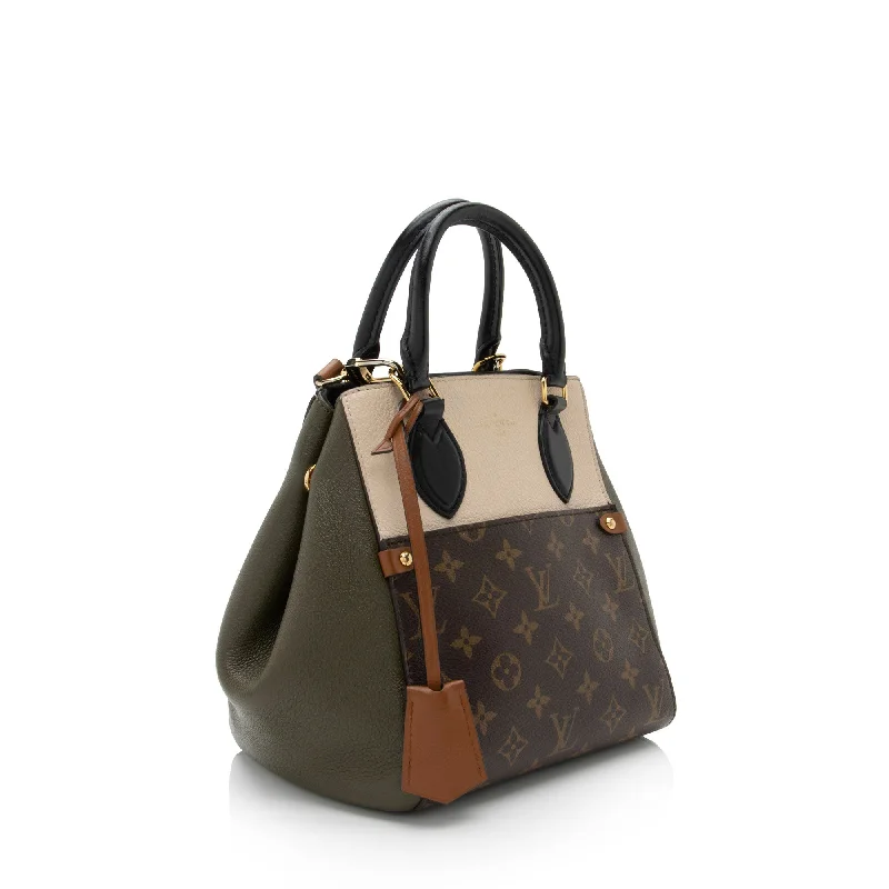 Louis Vuitton bags with a chain - link trim and a leather body for a modern edgeLouis Vuitton Calfskin Monogram Canvas Fold Tote PM (SHF-GYPLPT)