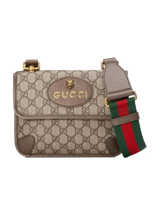 Women Gucci crossbody bags with a printed floral patternGucci GG Supreme canvas small messenger bag