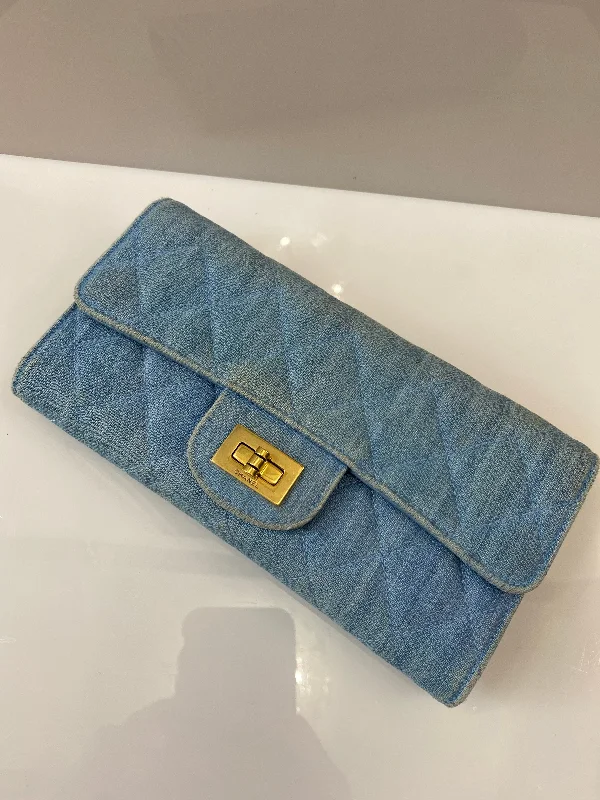 Chanel Vintage Inspired Handbag for Retro LoversCHANEL DENIM 2.55 QUILTED LONG WALLET