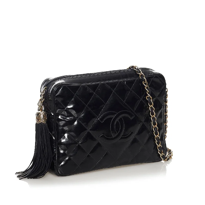 Chanel Chain Strap Handbag for Everyday UseChanel Matelasse Patent Leather Crossbody Bag (33619)