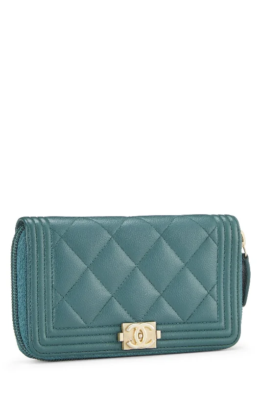 Chanel Small Crossbody Bag for TravelCHANEL QUILTED LAMBSKIN BOY WALLET IN GREEN