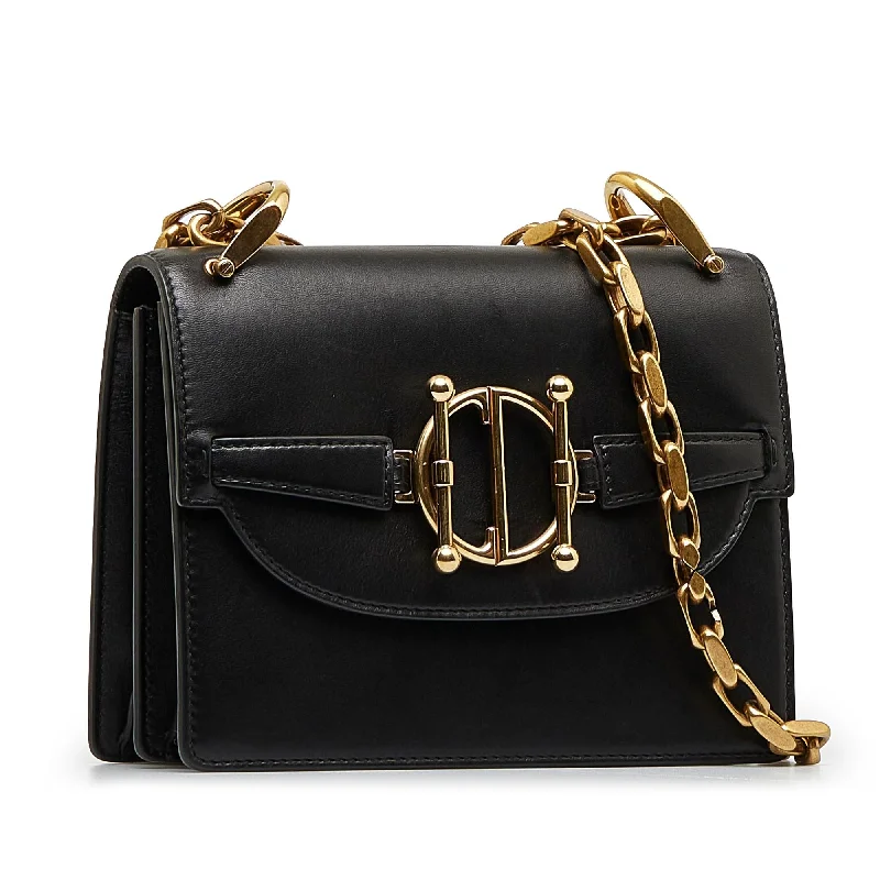 Christian Dior handbags with a removable shoulder strap for versatilityDior DiorDirection Flap Bag (8qDBG6)